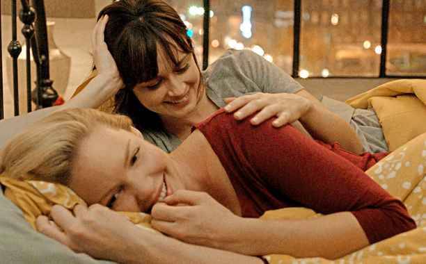 Katherine Heigl Alexis Bledel Play Lesbian Partners In Upco