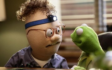A screenshot from the popular ABC television series “The Muppets.” 