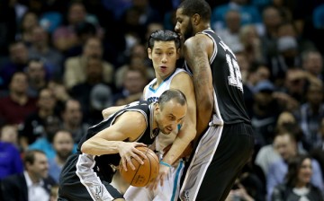 Jeremy Lin is caught in a screen set by LaMarcus Aldridge while defending Manu Ginobili. 
