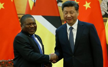 President Xi Jinping shakes hands with Mozambique President Filipe Jacinto Nyusi during a meeting on Wednesday.