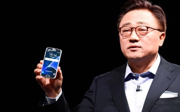  President of Mobile Communications Business of Samsung DJ Koh presents the new Samsung Galaxy S7 and Samsung Galaxy S7 edge, the predecessors of the Galaxy S8 and Galaxy S8 Edge.