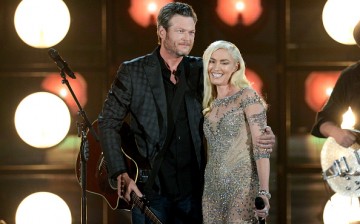Recording artists Blake Shelton (L) and Gwen Stefani perform onstage during the 2016 Billboard Music Awards at T-Mobile Arena on May 22, 2016 in Las Vegas, Nevada.
