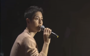 Song Joong Ki sings for fans at the fan meeting in Wuhan