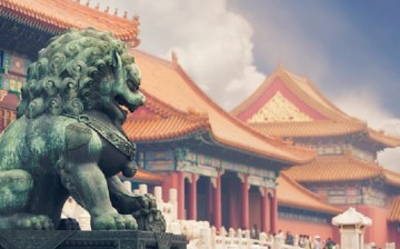 How about a mini replica key chain of this sculpture? (Above) An imperial guardian lion stands at the Forbidden City.