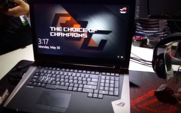The ASUS ROG GX800, which features two GTX 980s in SLI, is demonstrated at Computex 2016