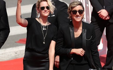 Kristen Stewart and Alicia Cargile at the red carpet premiere of 