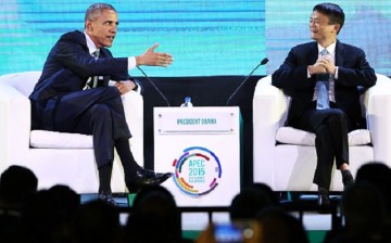 U.S. President Barack Obama gestures as he talks to Alibaba CEO Jack Ma during the Asia-Pacific Economic Cooperation (APEC) CEO Summit in Manila, Philippines, on Nov. 18, 2015.