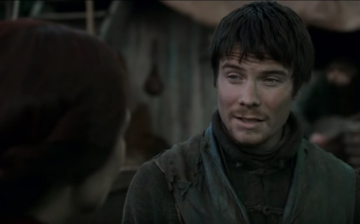 Gendry (Joe Dempsie) talks to Melisandre (Carice van Houten) about his father.  