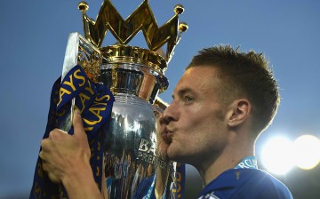 Jamie Vardy of Leicester City kisses the Premier League Trophy after the Barclays Premier League match between Leicester City and Everton at The King Power Stadium on May 7, 2016 in Leicester, United Kingdom.