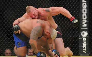 Brock Lesnar punches Mark Hunt (R) during the UFC 200 event at T-Mobile Arena on July 9, 2016 in Las Vegas, Nevada.