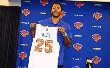 Newly acquired New York Knicks point guard Derrick Rose poses with his new #25 jersey during the Knicks introductory press conference.