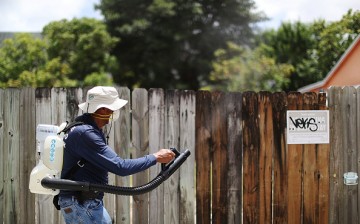 Miami Dade Mosquito Patrol Goes Door To Door In Miami To Prevent Zika Spread