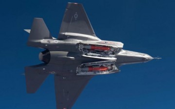 USAF F-35 shows off internal weapon bays