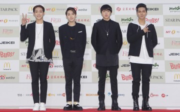 WINNER's Mino (right) arrives together with co-band members for the 4th Gaon Chart K-POP Awards at the Olympic Park on January 28, 2015 in Seoul, South Korea. 