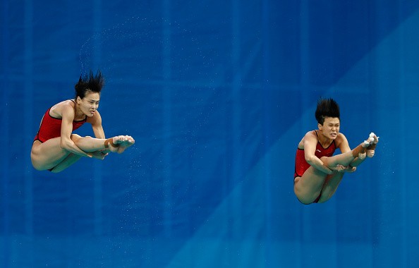 RIO DE JANEIRO, BRAZIL - AUGUST 07: Tingmao Shi and Minxia Wu of China compete in the Women's Diving Synchronised 3m Springboard Final on Day 2 of the Rio 2016 Olympic Games at Maria Lenk Aquatics Centre on August 7, 2016 in Rio de Janeiro, Brazil. (Photo by Clive Rose/Getty Images)
