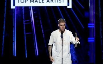 Recording artist Justin Bieber accepts the Top Male Artist award onstage during the 2016 Billboard Music Awards at T-Mobile Arena on May 22, 2016 in Las Vegas, Nevada.