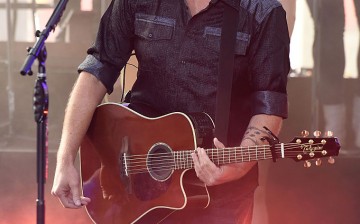 Blake Shelton performs on NBC's 'Today' at Rockefeller Plaza on August 5, 2016 in New York City.