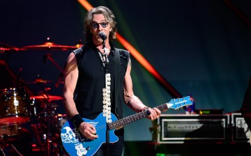 Recording artist Rick Springfield performs onstage during the first ever iHeart80s Party at The Forum on February 20, 2016 in Inglewood, California. 