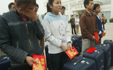 China Shaanxi Tobacco Industry Company Donates Money To Help Impoverished Freshmen