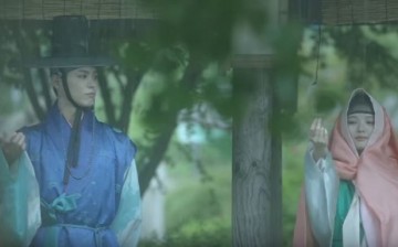 Park Bo Gum and Kim Yoo Jung star in the KBS series 'Moonlight Drawn by Clouds.'