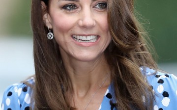  Kate Middleton Duchess of Cambridge arrives at Steward's Academy on September 16, 2016 in Harlow, England. 