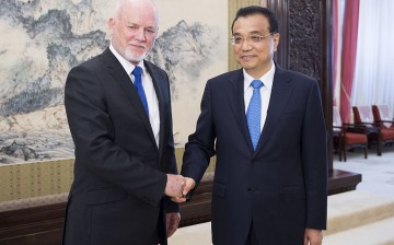 Chinese Premier Li Keqiang shakes hand with Peter Thomson, president of the 71st session of the UN General Assembly, during their meeting in Beijing in August.