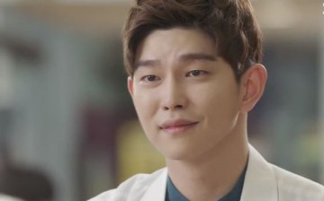 Yoo Kyung Sang starred as the neurosurgeon Jung Yoon Do in the SBS drama 'Doctors.'