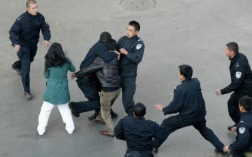Kidnapper Holds Girlfriend Hostage in Kunming