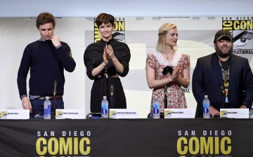 (L-R) Eddie Redmayne, Katherine Waterston, Alison Sudol and Dan Fogler attend the Warner Bros. 'Fantastic Beasts and Where to Find Them' Presentation during Comic-Con International 2016 at San Diego Convention Center on July 23, 2016 in San Diego, Califor