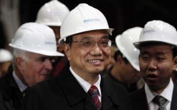 China's Vice Premier Li Keqiang (L) is escorted on a tour of the Pelamis Wave Power factory on Jan. 9, 2011 in Edinburgh, Scotland.