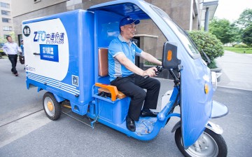 ZTO Express chairman Lai Meisong rides to personally deliver goods during the 2016 Global Smart Logistic Summit in June 2016 in Hangzhou, Zhejiang Province. 