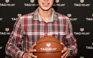 Jeremy Lin takes some time off do someting hilarious in partnership with Comedy Central. 