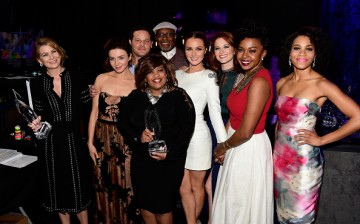 'Grey's Anatomy' cast pose backstage the People's Choice Awards 2016 at Microsoft Theater on January 6, 2016 in Los Angeles, California. 
