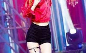 BLACKPINK Rose waistline is 19 inches!