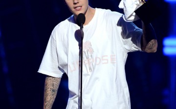 Recording artist Justin Bieber accepts the Top Male Artist award onstage during the 2016 Billboard Music Awards at T-Mobile Arena on May 22, 2016 in Las Vegas, Nevada. 