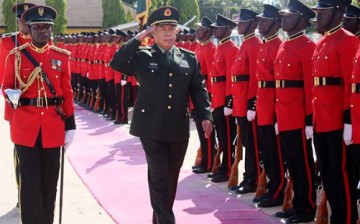 Gen. Fan Changlong inspects an honor guard of the Tanzania People's Defense Forces at Dar es Salaam.        