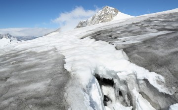 China and other super powers like the United States and Russia are vying for the opportunity to explore the resources of the Arctic region when the ice melts. 