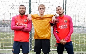 Justin Bieber poses with Neymar and Rafinha following a short training session in Barcelona.