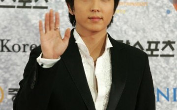 South Korean actor Lee Joon Gi arrives for the 43rd annual 'Paek Sang Art Awards' at the National theater April 25, 2007 in Seoul, South Korea.   