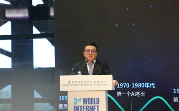  Zhang Yaqin, Baidu president, speaks about cloud computing and the practical applications of AI during Mobile Internet Forum of the 3rd World Internet Conference held in Jiaxing, in November.
