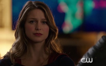 Supergirl as seen in the trailer for the 'Supergirl' Season 2 mid-season finale