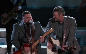 Blake Shelton (R) performs with Sundance Head during 'The Voice' Season 11 finale.