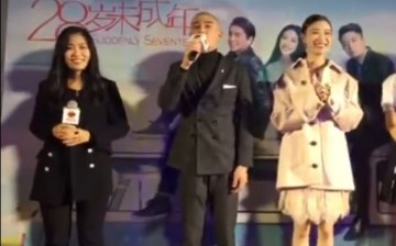 Director Zhang Mo with the cast of 