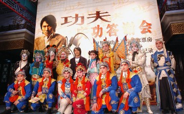 Star Stephen Chow Celebrates 'Kung Fu Hustle' Breaking Box Office Record