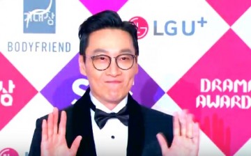 TV Presenter Lee Hwi-Jae arrives at the 2016 SBS Drama Awards red carpet.