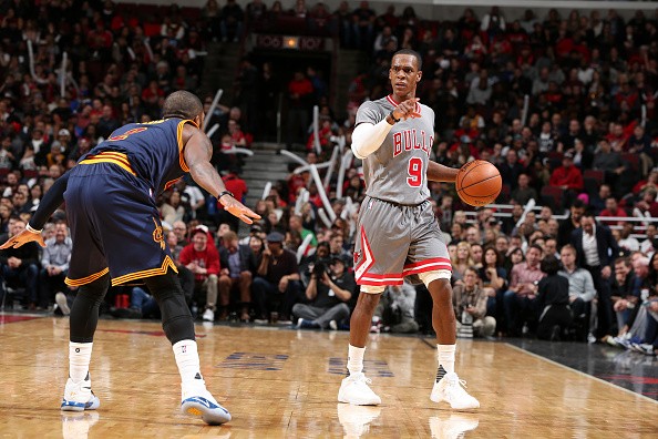 CHICAGO, IL - DECEMBER 2: Rajon Rondo #9 of the Chicago Bulls handles the ball during the game against the Cleveland Cavaliers on December 2, 2016 at the United Center in Chicago, Illinois.