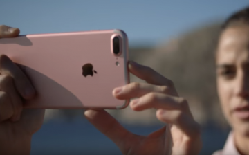Portrait mode on the iPhone 7 Plus helps you take great portraits by creating a depth-of-field effect that blurs backgrounds and brings faces into beautifully sharp focus.