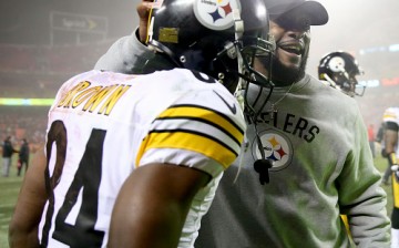 Pittsburgh Steelers wide receiver Antonio Brown celebrates with coach Mike Tomlin after their victory over the Kansas City Chiefs last Jan. 15.