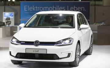 The new VW e-Golf electric automobile, manufactured by Volkswagen AG (VW), is unveiled at the automaker's factory in Dresden, Germany, on Nov. 17, 2016. 