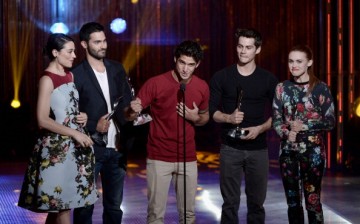 (L-R) Actors Crystal Reed, Tyler Hoechlin, Tyler Posey, Dylan O'Brien and Holland Roden accept the Best Ensemble Award for 'Teen Wolf' onstage during CW Network's 2013 Young Hollywood Awards at The Broad Stage on August 1, 2013 in Santa Monica, California
